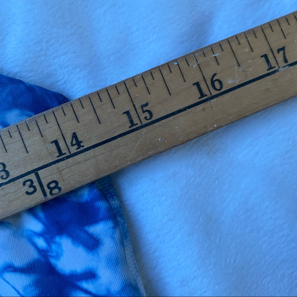 Lululemon Energy Sports Bra Medium Support Shibori Tye Dye Blue B & C Cup - Picture 11 of 12